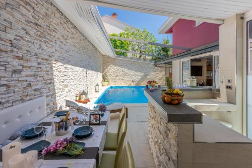 Villa M