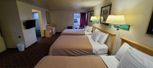 Gallery image of Economy Inn in Reedsport