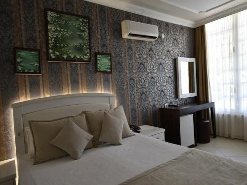 Televisyen dan/atau pusat hiburan di Nicholas Park Hotel