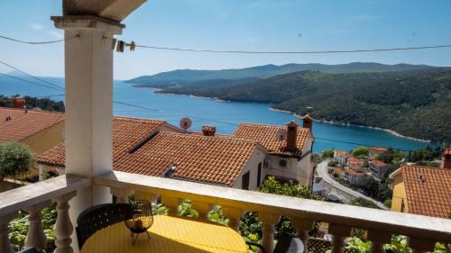 Fotografia z galérie ubytovania Apartment with beautiful sea view v destinácii Rabac