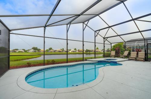 Πισίνα στο ή κοντά στο South Facing Private Pool with Lake View & Spa - Quiet Vacation Area - Family Friendly