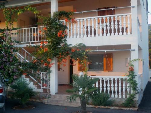 Apartments Ivan - 200 m from the beach