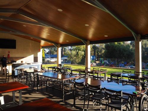 Restoran ili drugo mesto za obedovanje u objektu Tasman Holiday Parks - Yallingup Caves