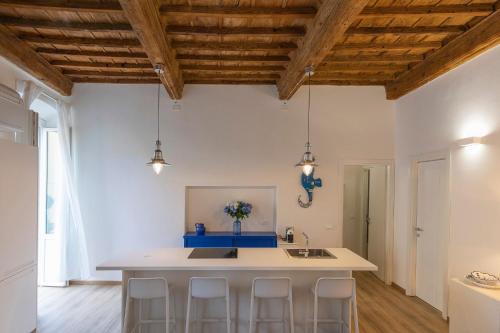 Kuchyň nebo kuchyňský kout v ubytování Appartamento Mascalzone Latino - HelloElba