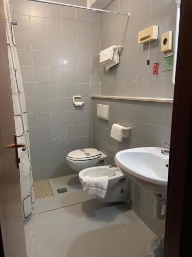 Un baño de Hotel Caldin's