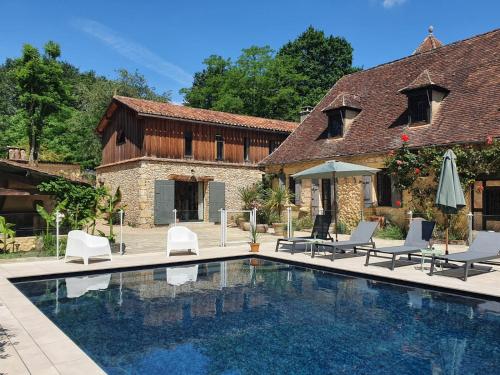 Gîtes de Charme \"LE BIBENDÔME\" et \"LES MOTS BLEUS en pleine forêt