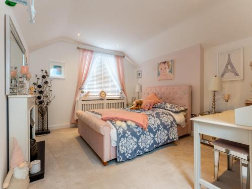 Gallery image of Pass the Keys Gorgeous 2 bedroom flat in Penn Hill in Poole