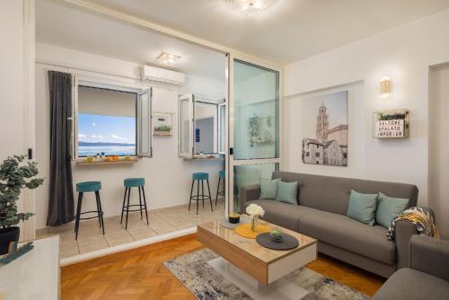 a living room with a couch and a table at Spalato Imperium II in Split