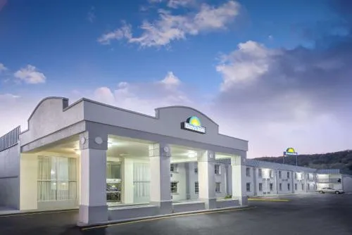 Days Inn by Wyndham Roanoke Hollins Near I-81 in Roanoke
