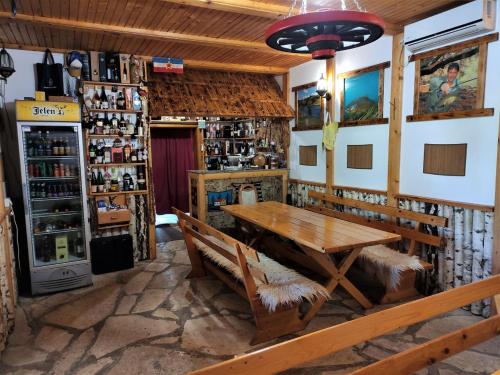 Ο χώρος του lounge ή του μπαρ στο Apatments Radoja - Pliva