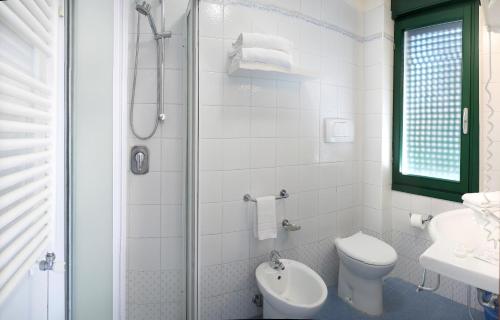 A bathroom at Hotel Panorama