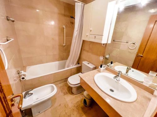 Koupelna v ubytování 3 Bed Las Petunias, San Pedro