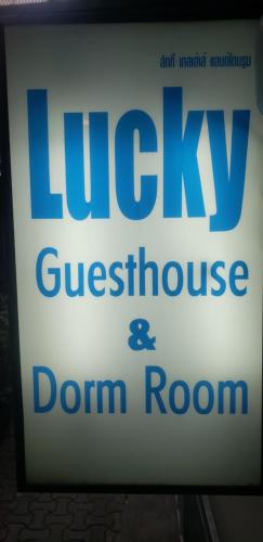 Gallery image of Lucky Dorm in Phi Phi Don