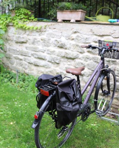 Le Vert Galant - Auberge Etchegorryの敷地内または近くで楽しめるサイクリング