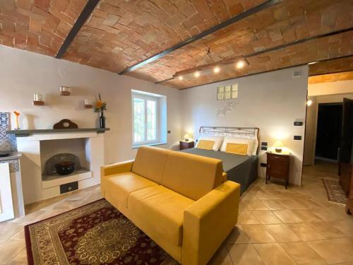 a living room with a couch and a bed at Casa Vacanze Cascina Mombello in Sinio
