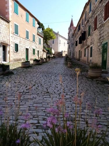 "Ivanera" Postira otok Brač