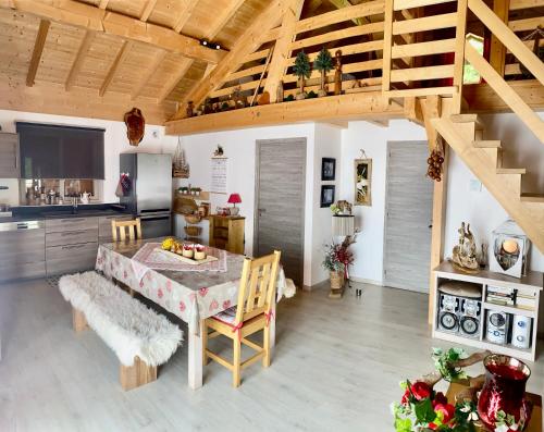 Кухня або міні-кухня у chalet a la campagne