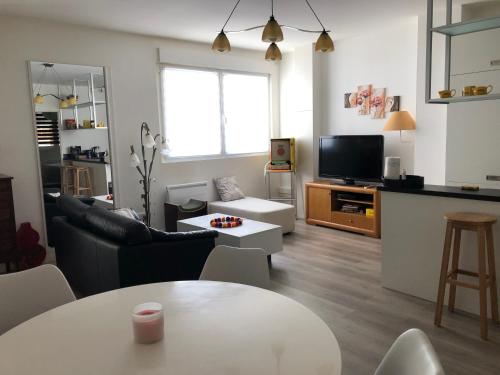 a living room with a couch and a table at Le Central Victoria V -Central Point -55m2 in Nancy