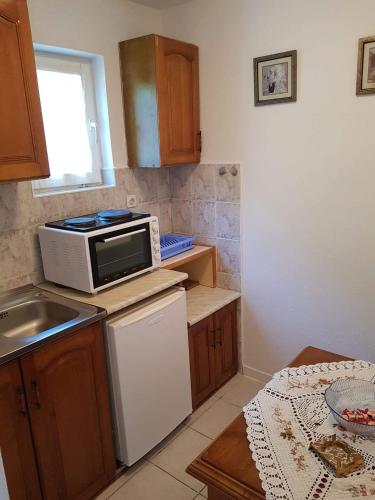 Кухня или мини-кухня в Montenegro Apartments - Private Beach
