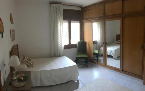 a hotel room with a bed and a mirror at Casa amb jardí a Vilaür-Costa Brava - Alt Empordà in Vilaur