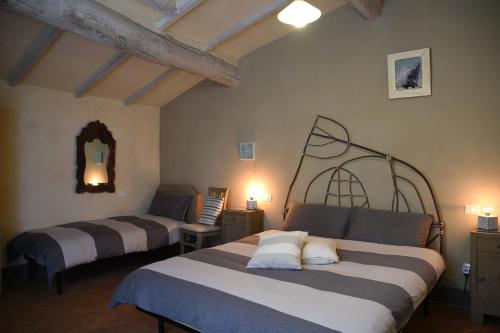 A bed or beds in a room at Agriturismo Poggio ai Legni
