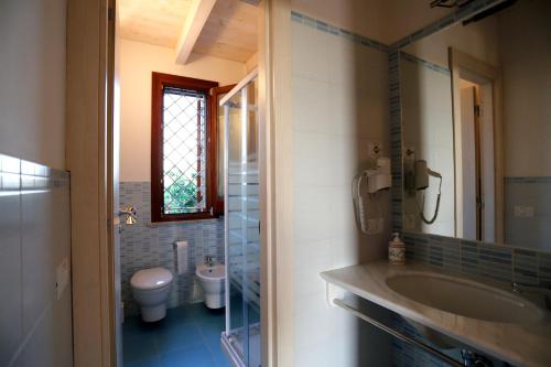 A bathroom at Borgo della Luna