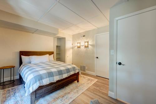 Una cama o camas en una habitación de Lake Lookout