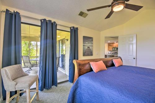 Ένα ή περισσότερα κρεβάτια σε δωμάτιο στο Sea Trail Resort Villas Condo with Community Perks!