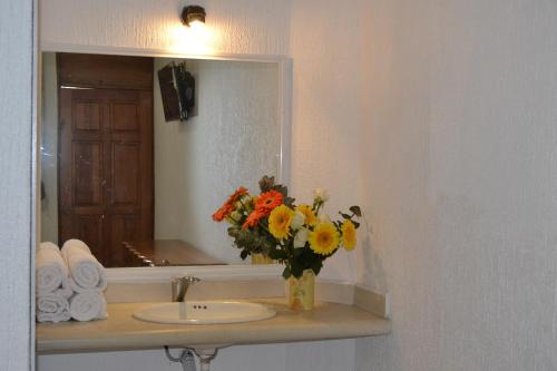 Gallery image of Hotel Victoria in Zihuatanejo