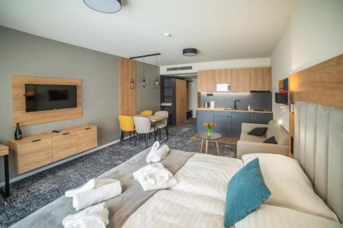 TV a/nebo společenská místnost v ubytování Lux apartmán v hoteli Akvamarín Bešenová