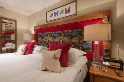 Katil atau katil-katil dalam bilik di The White Hart Royal, Moreton-in-Marsh, Cotswolds - The Coaching Inn Group