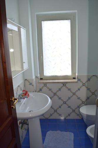 a bathroom with a sink and a window at Mare e Terme a Guardia Piemontese in Guardia Piemontese Terme