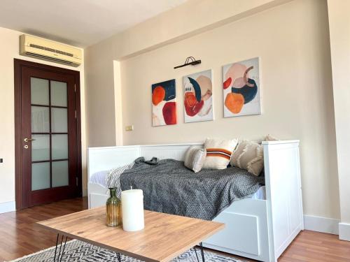 Posezení v ubytování WONDER HOMES - Cozy flat in Teşvikiye-Nişantaşı, 2BR, 9 ppl