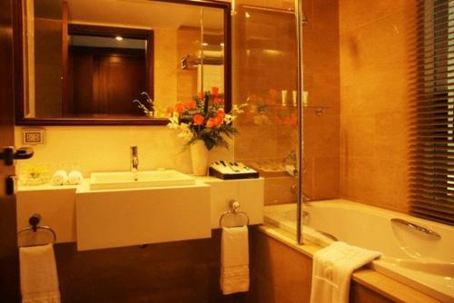 Ένα μπάνιο στο Vissai Saigon Hotel