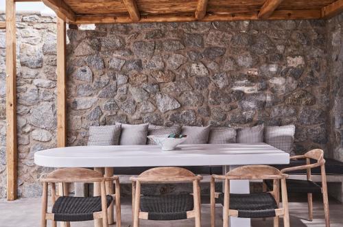 Hill Club Naxos
