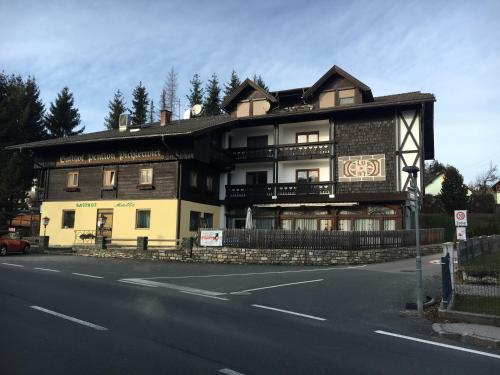 a large building on the side of a street at Gasthof Pension Pichlernwirt in Himmelberg