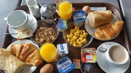 אפשרויות ארוחת הבוקר המוצעות לאורחים ב-Terminus Fontainebleau Avon