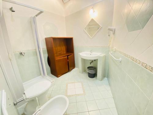 a bathroom with a toilet and a sink at Casa Ninetta - Immobilevante in Ponza