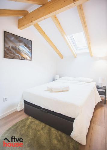 a bedroom with a large bed in a attic at FIVE HOUSE 16 in Porto