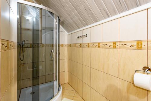 Vonios kambarys apgyvendinimo įstaigoje Pokoje Gościnne Katarzyna Kur