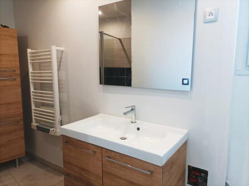 Bilik mandi di Agréable maison de ville tout confort
