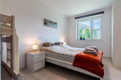 Posteľ alebo postele v izbe v ubytovaní Apartament Ustronny