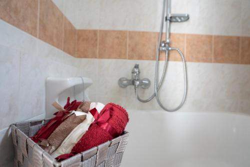 Ванна кімната в Tassos Apartments I