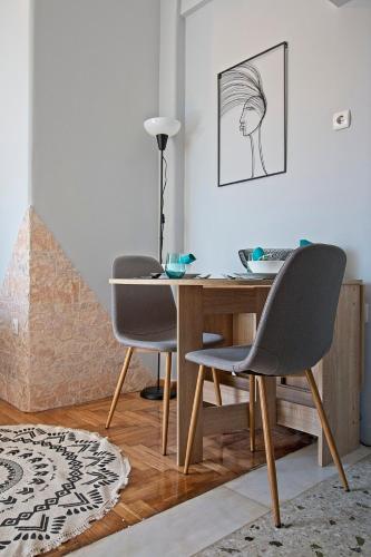 Athenian Sun-Kissed Penthouse with huge Balcony!