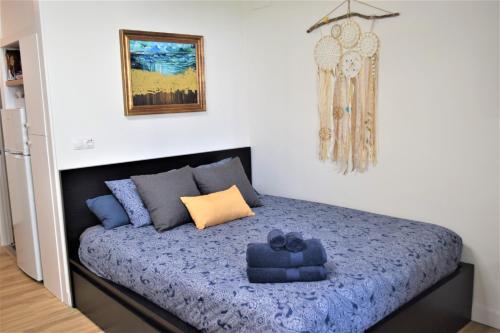 A bed or beds in a room at Acuarela Studio in Benalmádena