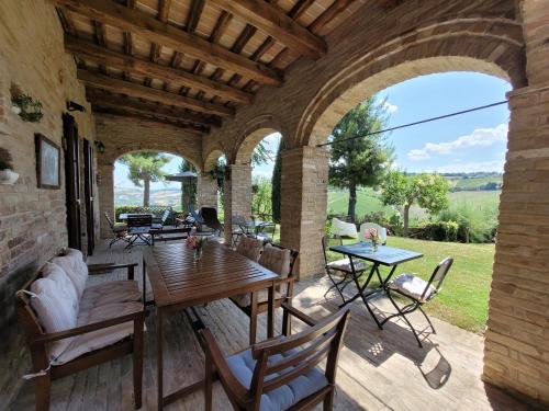 Patio alebo iná vonkajšia časť ubytovania Agriturismo Fiorano