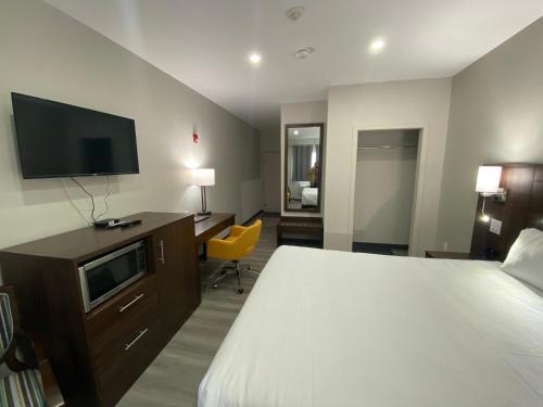 Ένα ή περισσότερα κρεβάτια σε δωμάτιο στο Econo Lodge