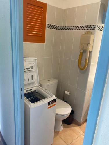 Een badkamer bij Le Mahogany Bleu