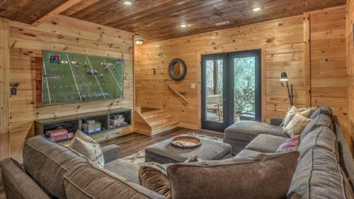 a living room with two couches and a tv at Aska Pines in Blue Ridge