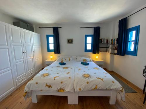 Ένα ή περισσότερα κρεβάτια σε δωμάτιο στο George's Traditional House